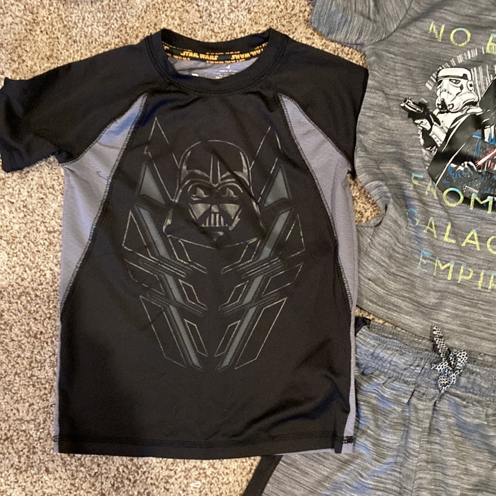 Boys size 5 Star Wars shirts and shorts. Four shirts and three shorts. - Picture 3 of 9